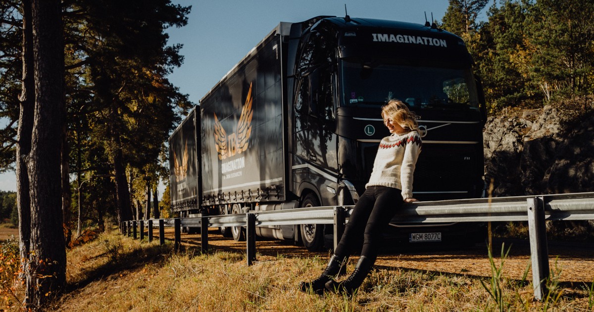 The tech that's getting women into trucking | TomTom Newsroom