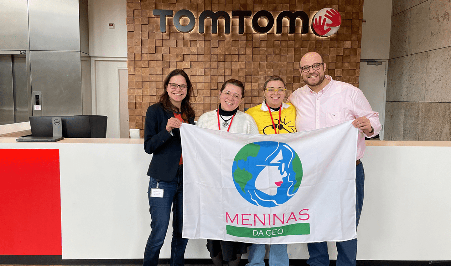 A picture of TomTom'ers with representatives of Meninas da Geo